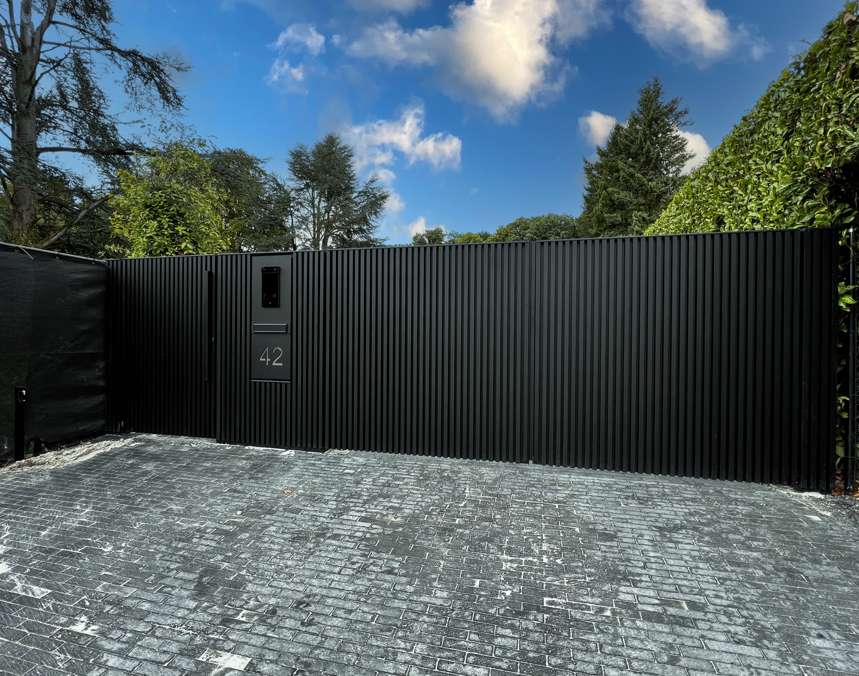 Puerta batiente de aluminio Abel - Kostum