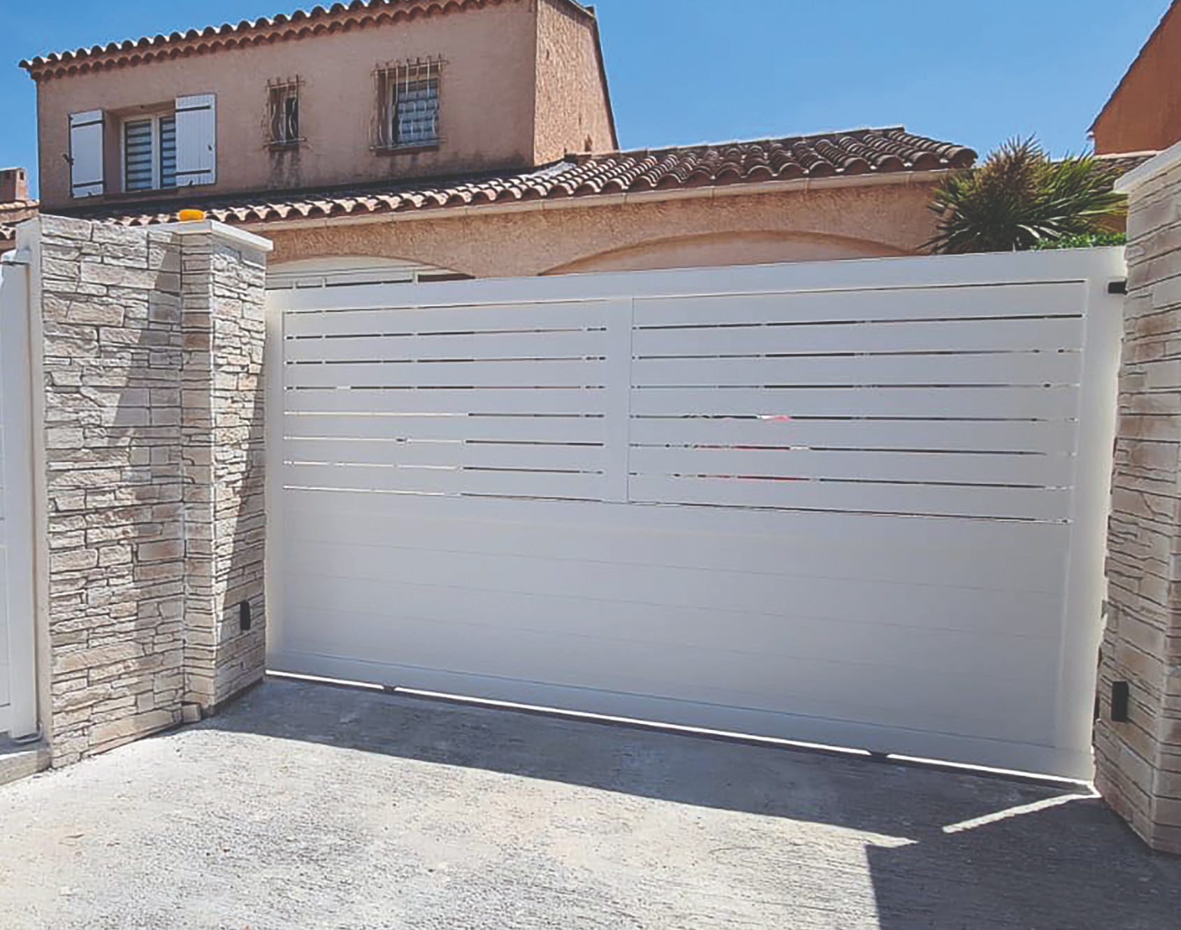 Puerta corredera / deslizante de aluminio Sango - Kostum